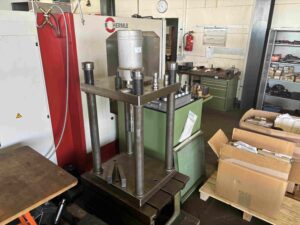 HAENCHEN Servoslide Werkstattpresse
