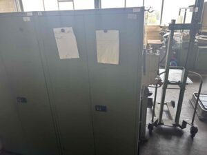 Werkstattschrank (mit Inhalt)