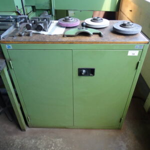 Werkstattschrank (mit Inhalt) – Bild 1