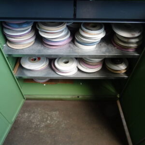 Werkstattschrank (mit Inhalt) – Bild 2