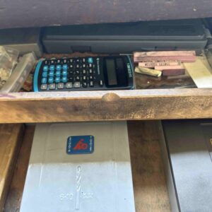 Werkbank, Schraubstock (mit Inhalt, ohne Elektrogeräte) – Bild 3