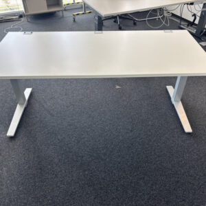 KÖNIG & NEURATH mechanisch höhenverstellbarer Schreibtisch – Bild 1