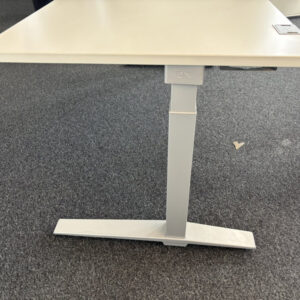 KÖNIG & NEURATH mechanisch höhenverstellbarer Schreibtisch – Bild 3