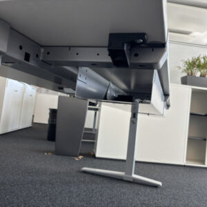 KÖNIG & NEURATH mechanisch höhenverstellbarer Schreibtisch – Bild 5