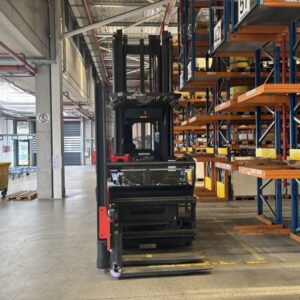 LINDE  K Hochregal- / Schmalgangstapler – Bild 3