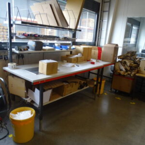 Packtisch mit Regal – Bild 1